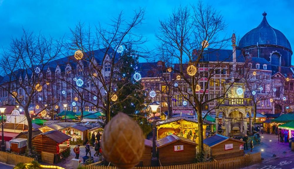 Pueblo de Navidad de Lieja, al que acuden cada año millones de visitantes. Pueblo de Navidad de Lieja, al que acuden cada año millones de visitantes.