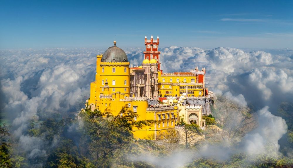 Increíble paisaje con Palacio Nacional de Pena. Increíble paisaje con Palacio Nacional de Pena.