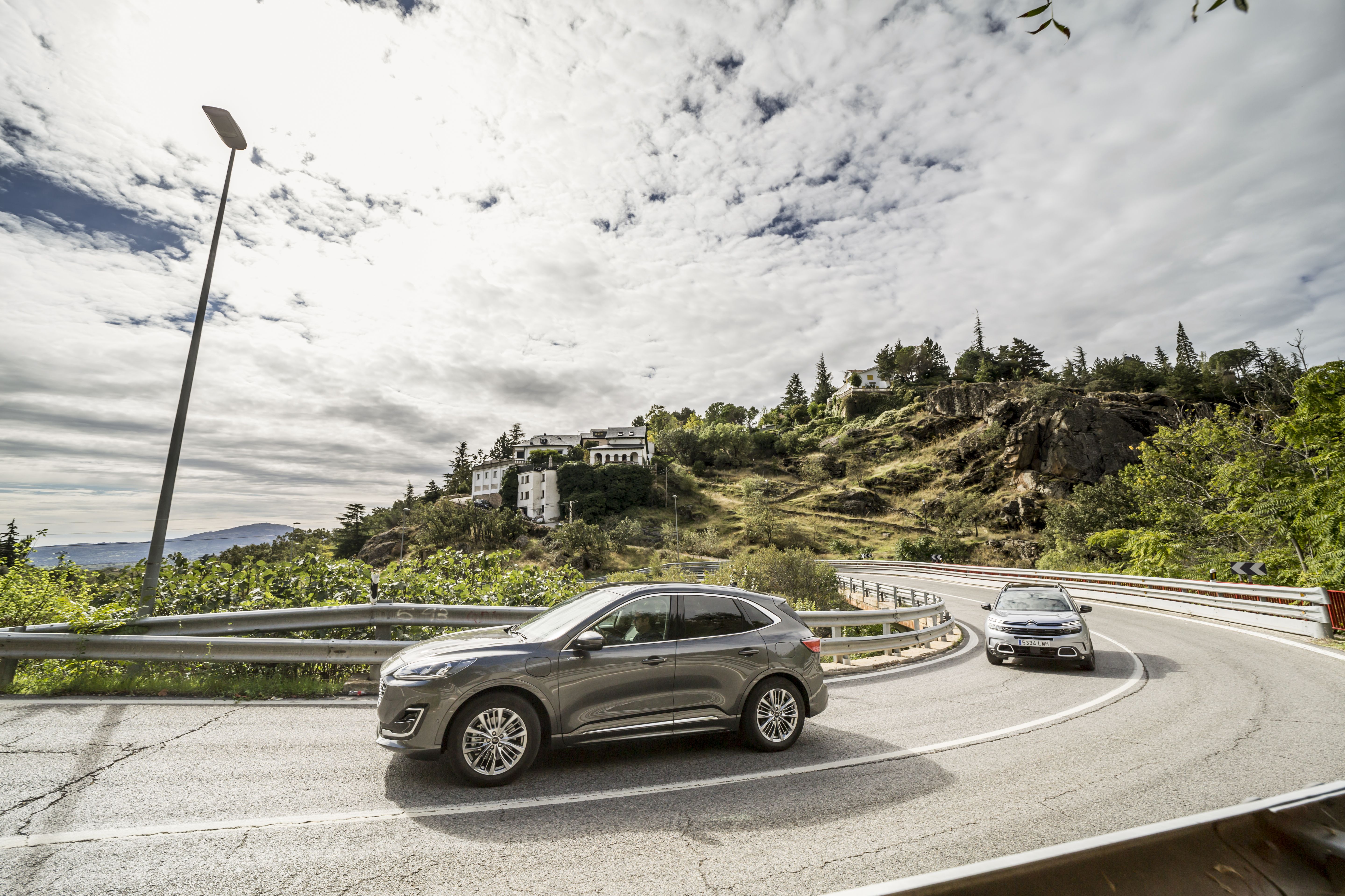 Citroën C5 Aircross Hybrid vs Ford Kuga PHEV