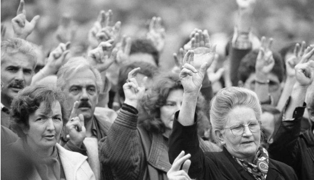 Hasta 1990, las mujeres del canton de Appenzell no pudieron votar. Hasta 1990, las mujeres del canton de Appenzell no pudieron votar.
