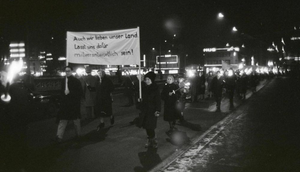 Desfile con antorchas en Zurich en el año 1963. Desfile con antorchas en Zurich en el año 1963.