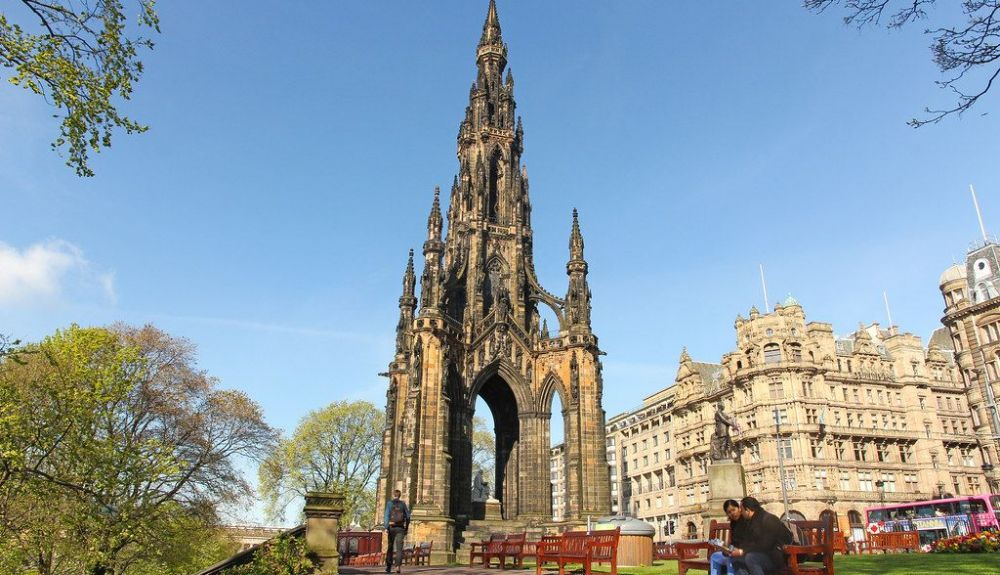 Monumento a Scott, dedicado a uno de los escritores más queridos de Escocia. Monumento a Scott, dedicado a uno de los escritores más queridos de Escocia.