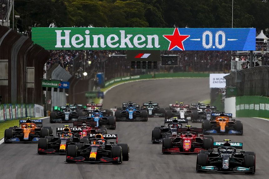 La clave de la victoria de Bottas estuvo en la salida y en el conformismo de Max al final.