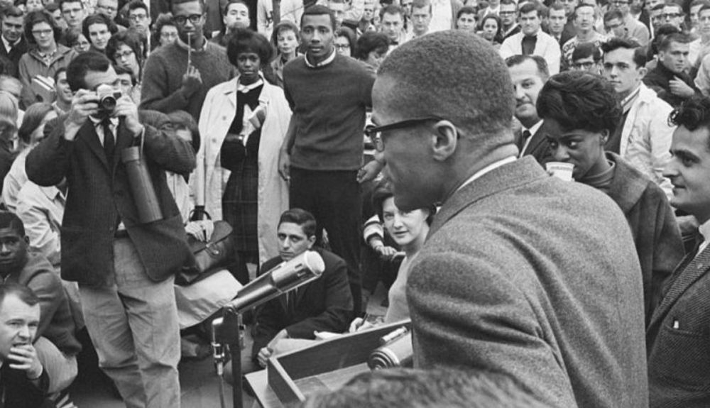 Malcolm X fue un actor clave en los movimientos de derechos civiles. Malcolm X fue un actor clave en los movimientos de derechos civiles.