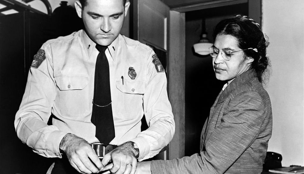 Rosa Parks fue arrestada el 1 de diciembre de 1955. Rosa Parks fue arrestada el 1 de diciembre de 1955.