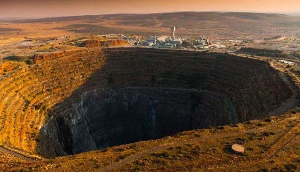 El diamante verdoso fue desenterrado hace décadas en Botswana en la mina Orapa.