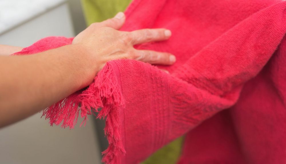 Es muy importante secar bien las manos para proteger las uñas. Es muy importante secar bien las manos para proteger las uñas.