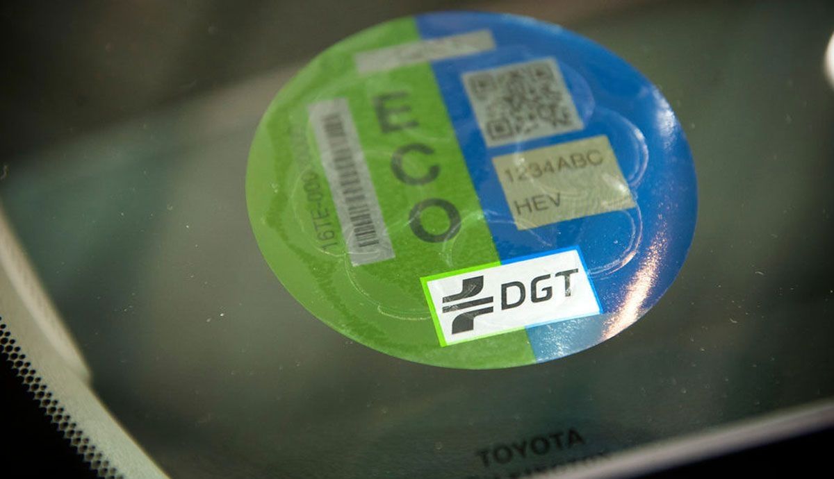 ¿Cuándo cambiarán las etiquetas de la DGT? ¿Será más estricta la catalogación de coche ecológico?