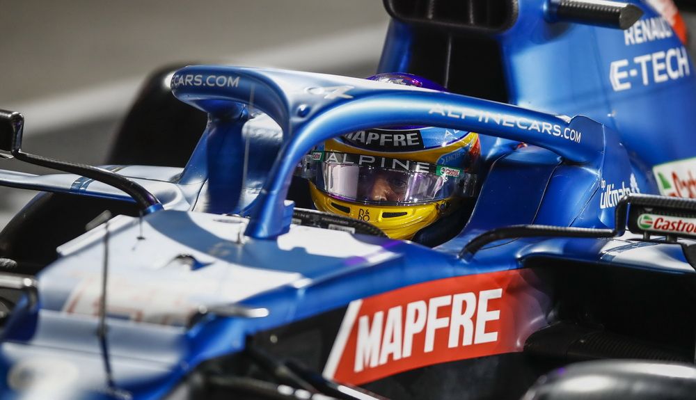 Fernando Alonso aprovechó las sanciones a Bottas y Verstappen y saldrá tercero