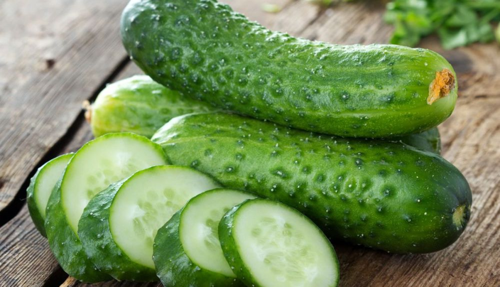 El pepino esconde en su piel betacaroteno, muy a tener en cuenta en una dieta equilibrada. El pepino esconde en su piel betacaroteno, muy a tener en cuenta en una dieta equilibrada.