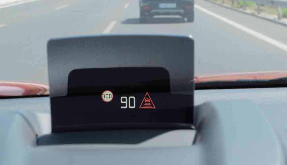 Citroën C3 Aircross. El Head Up Display es visible y cuenta con gran cantidad de información. Foto O.D. 