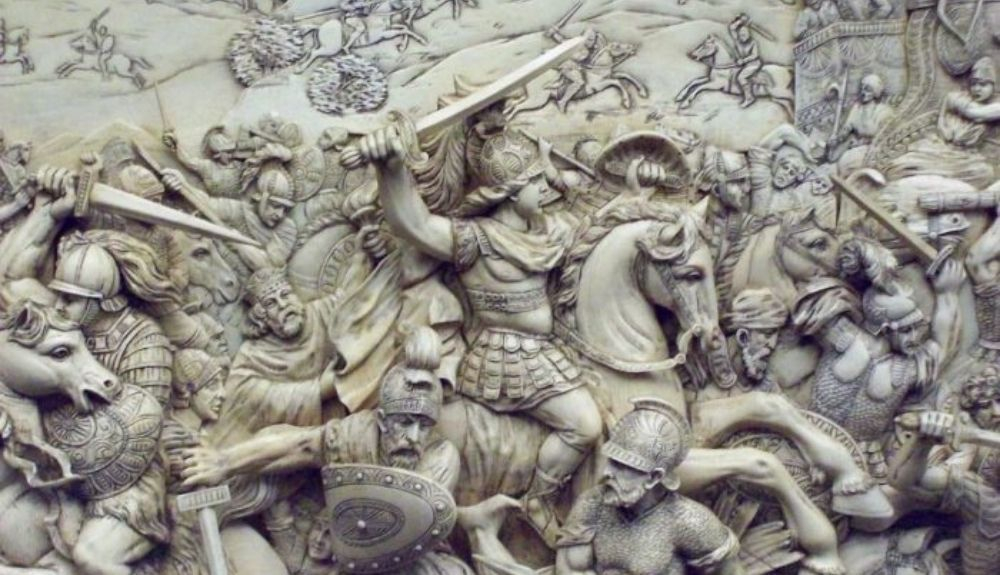 Relieve de marfil del siglo XVIII, de Alejandro Magno en la batalla de Gaugamela. Relieve de marfil del siglo XVIII, de Alejandro Magno en la batalla de Gaugamela.