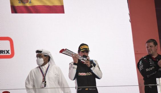 El beso de siempre al trofeo El beso de siempre al trofeo