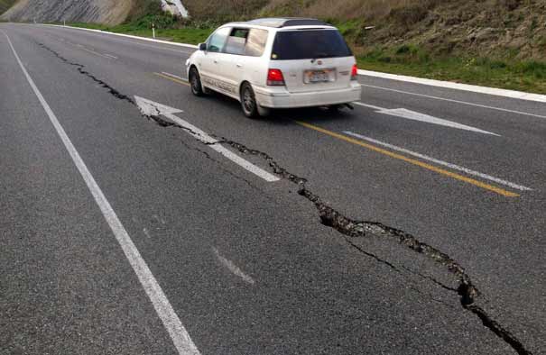 Cómo actuar al volante si hay un terremoto