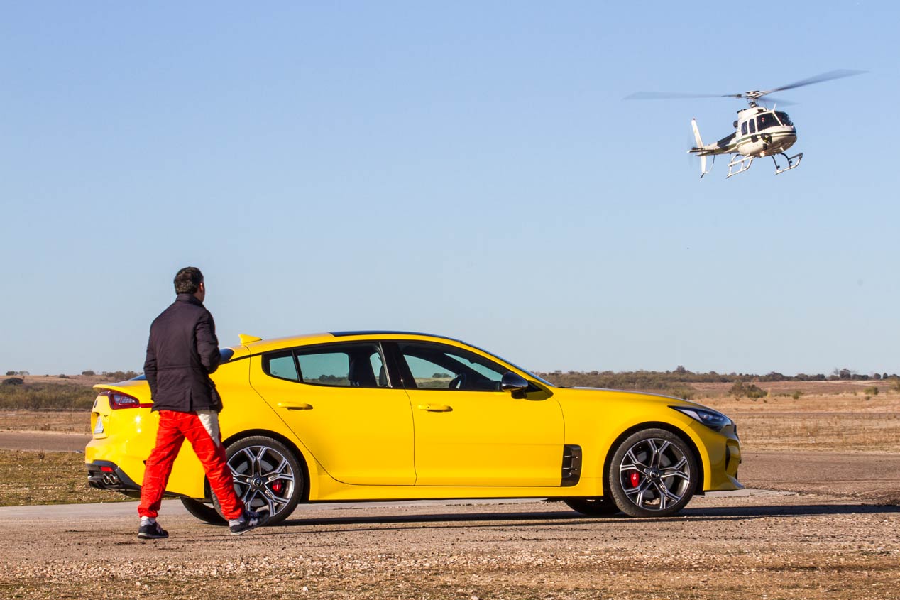 Kia Stinger GT vs Airbus Helicopter AS 355: el duelo está servido (VÍDEO)