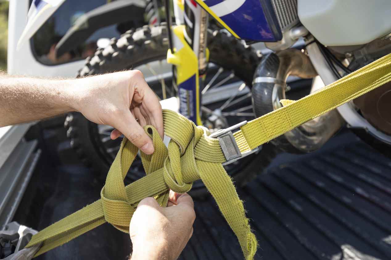 Motos de campo y pick up, con dos aficiones a cuestas
