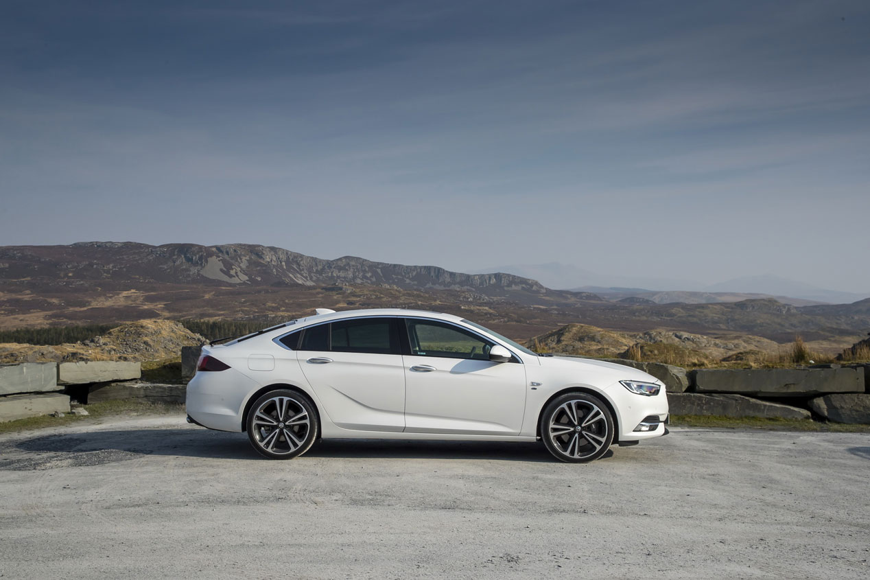 Nuevo Opel Insignia 1.6 Turbo de gasolina 200 CV: precio para España