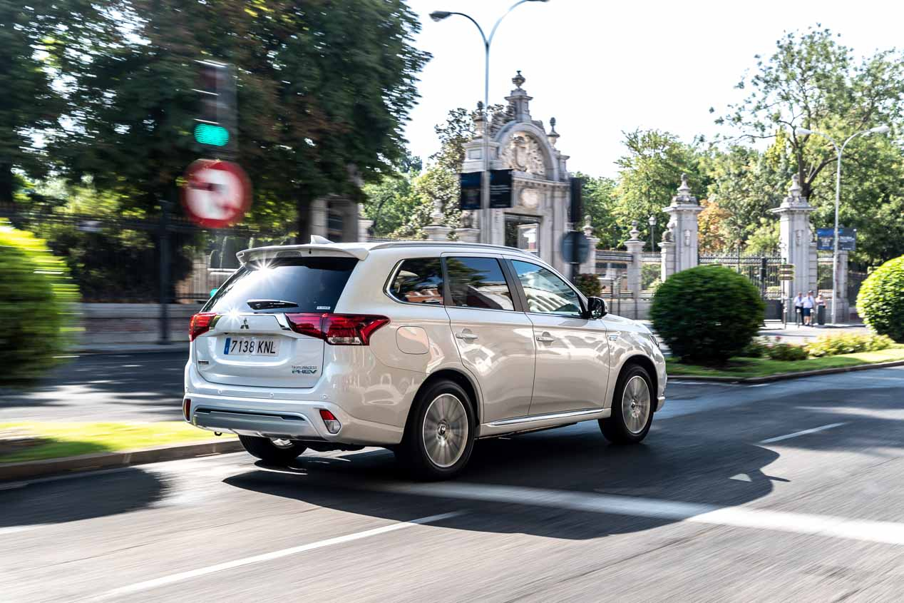 Probamos el Mitsubishi  Outlander PHEV. 53 km en nodo eléctrico