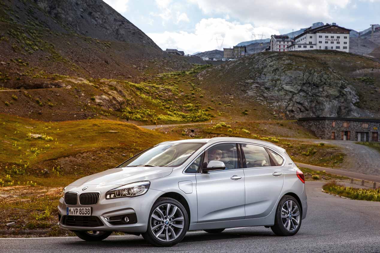 Todos los coches híbridos enchufables o plug in del mercado: guía de compra