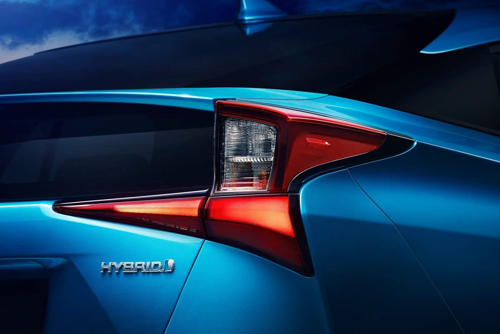 Toyota Prius 2019: el híbrido más popular, ahora con tracción total