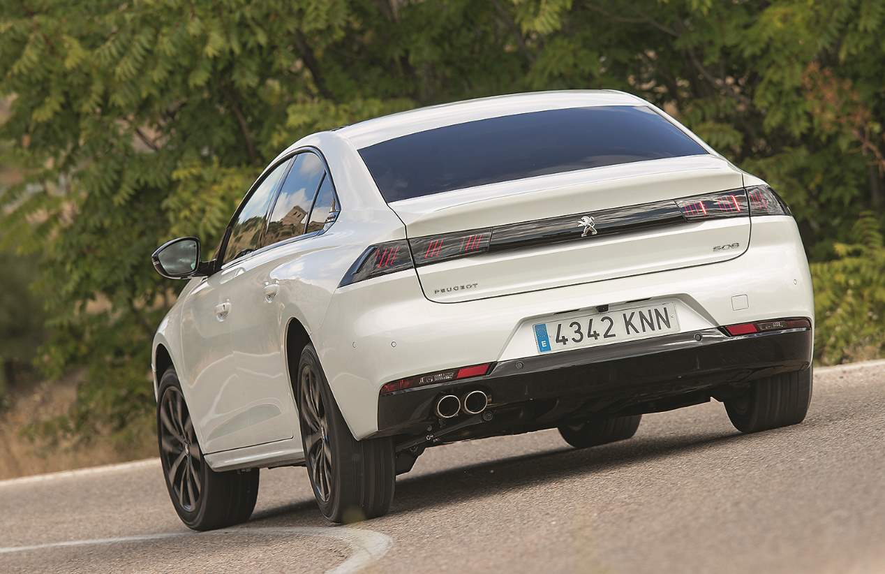 Comparativa Diesel Peugeot 508 vs Kia Stinger: ¿cuál es mejor?
