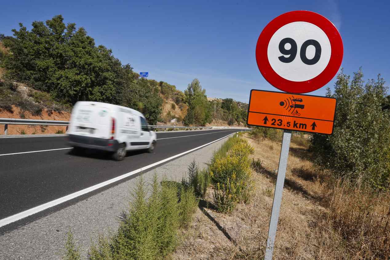 La DGT anuncia sus novedades en 2019: menos velocidad, más radares y multas al móvil… 