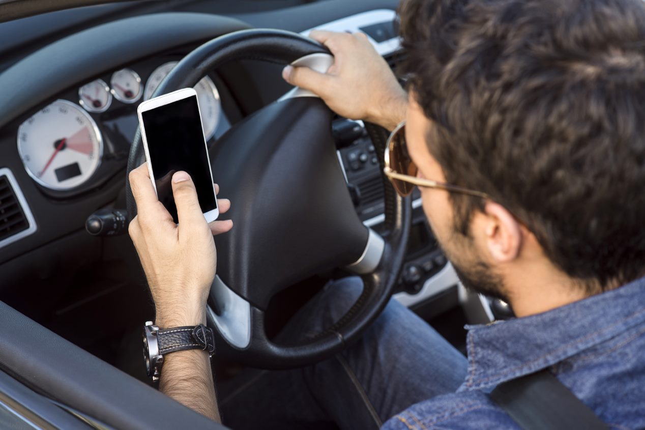 La DGT anuncia sus novedades en 2019: menos velocidad, más radares y multas al móvil… 