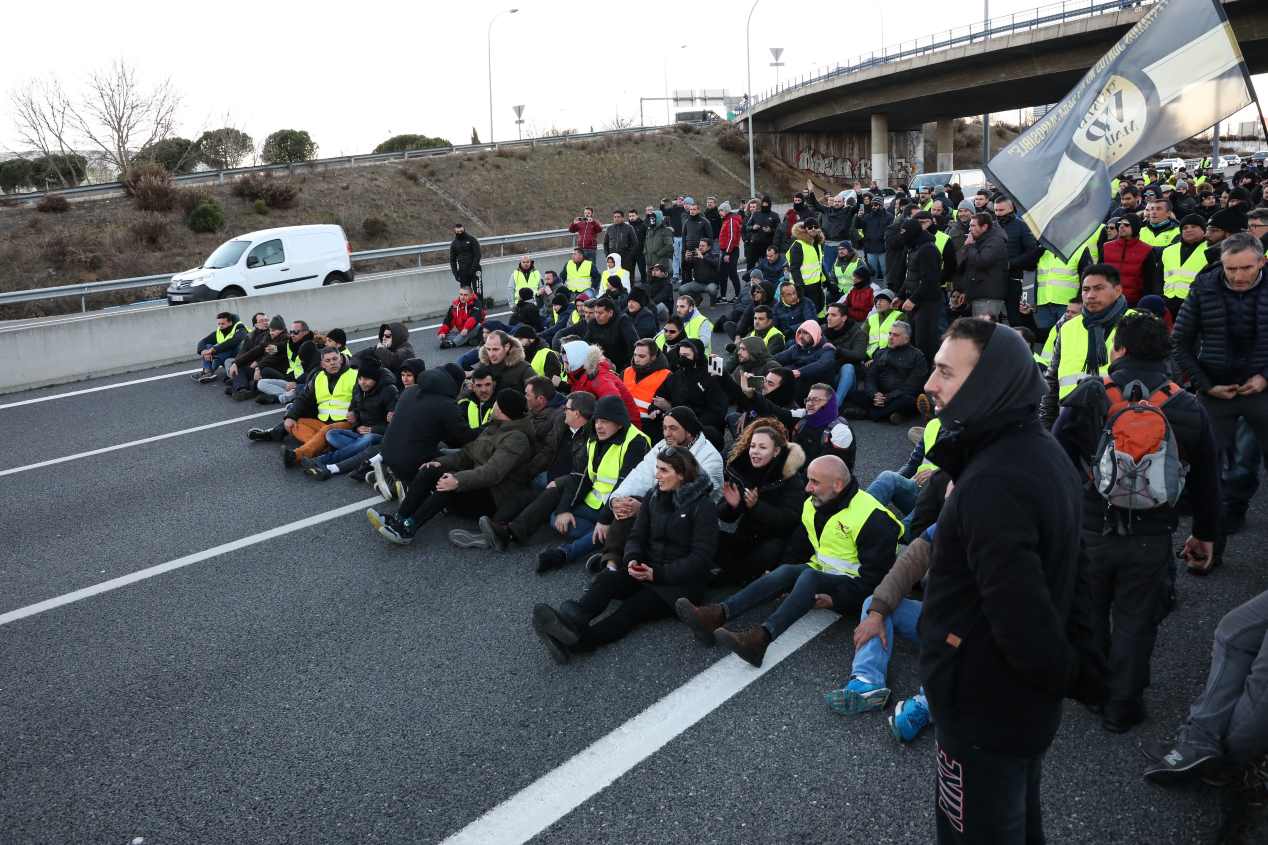 Así son las multas por bloquear carreteras: la Guardia Civil ya sanciona