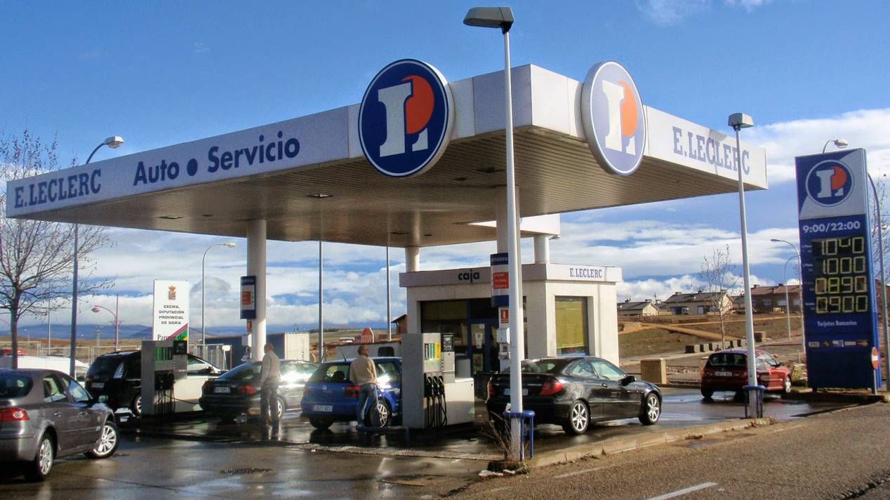 Dudas: ¿es malo para el coche repostar con combustible barato?