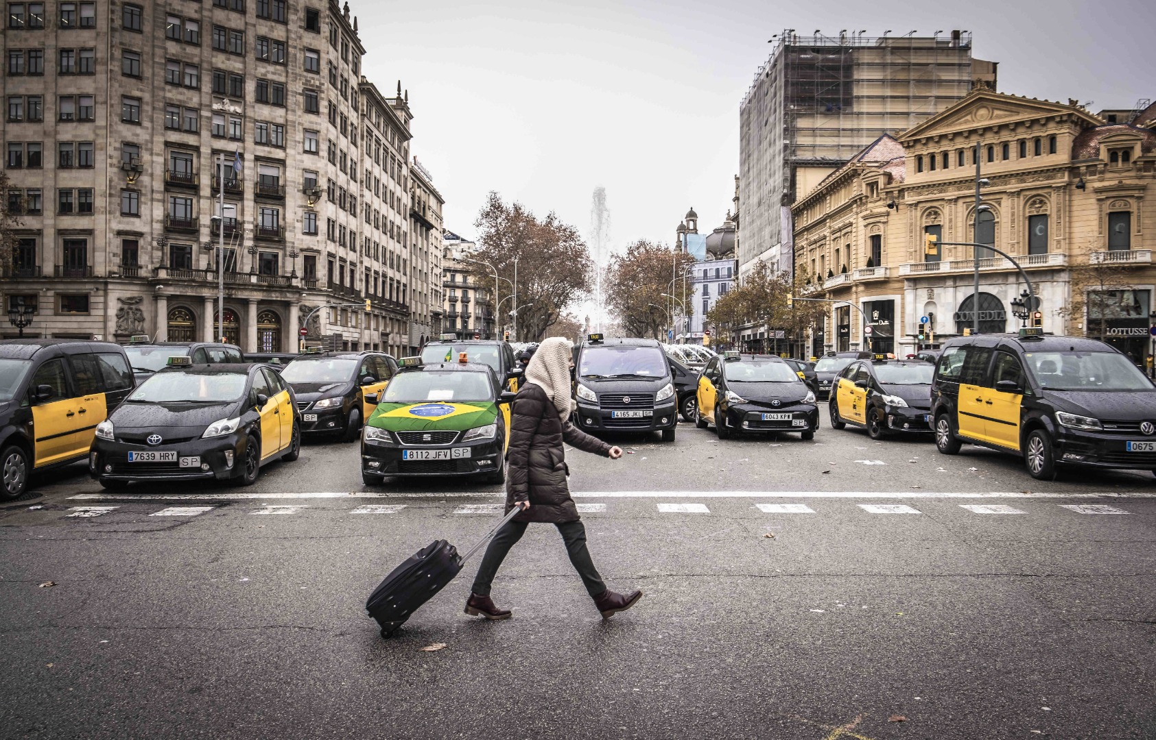 Uber y Cabify abandonan Barcelona tras la nueva regulación de las VTC