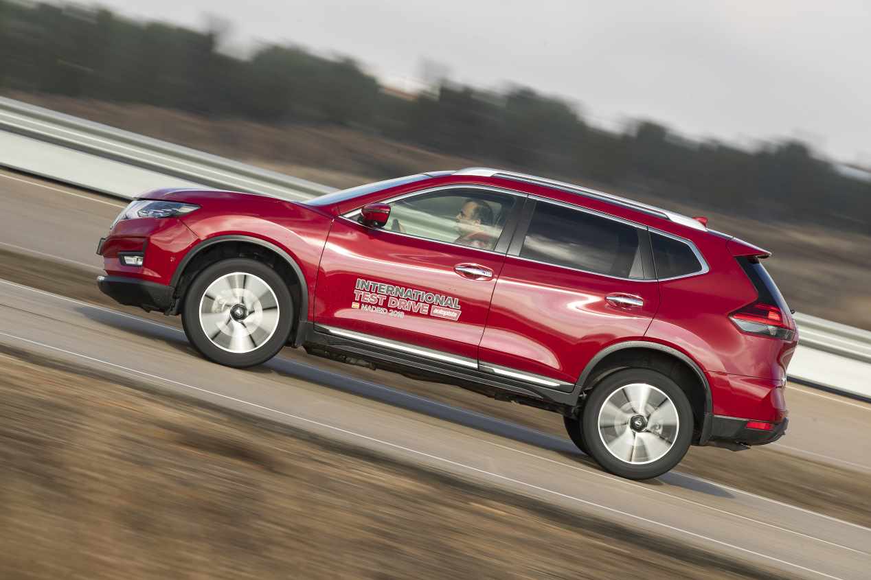 Nissan X-Trail dCi vs Peugeot 5008 BlueHDi: ¿qué SUV familiar Diesel es mejor?