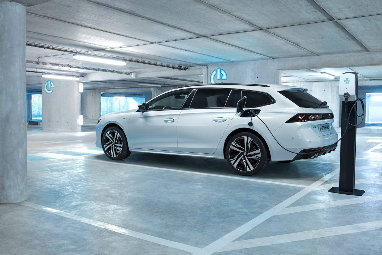 Las 10 mejores berlinas que llegan en 2019: Mondeo, Passat, 508 Hybrid, Superb…