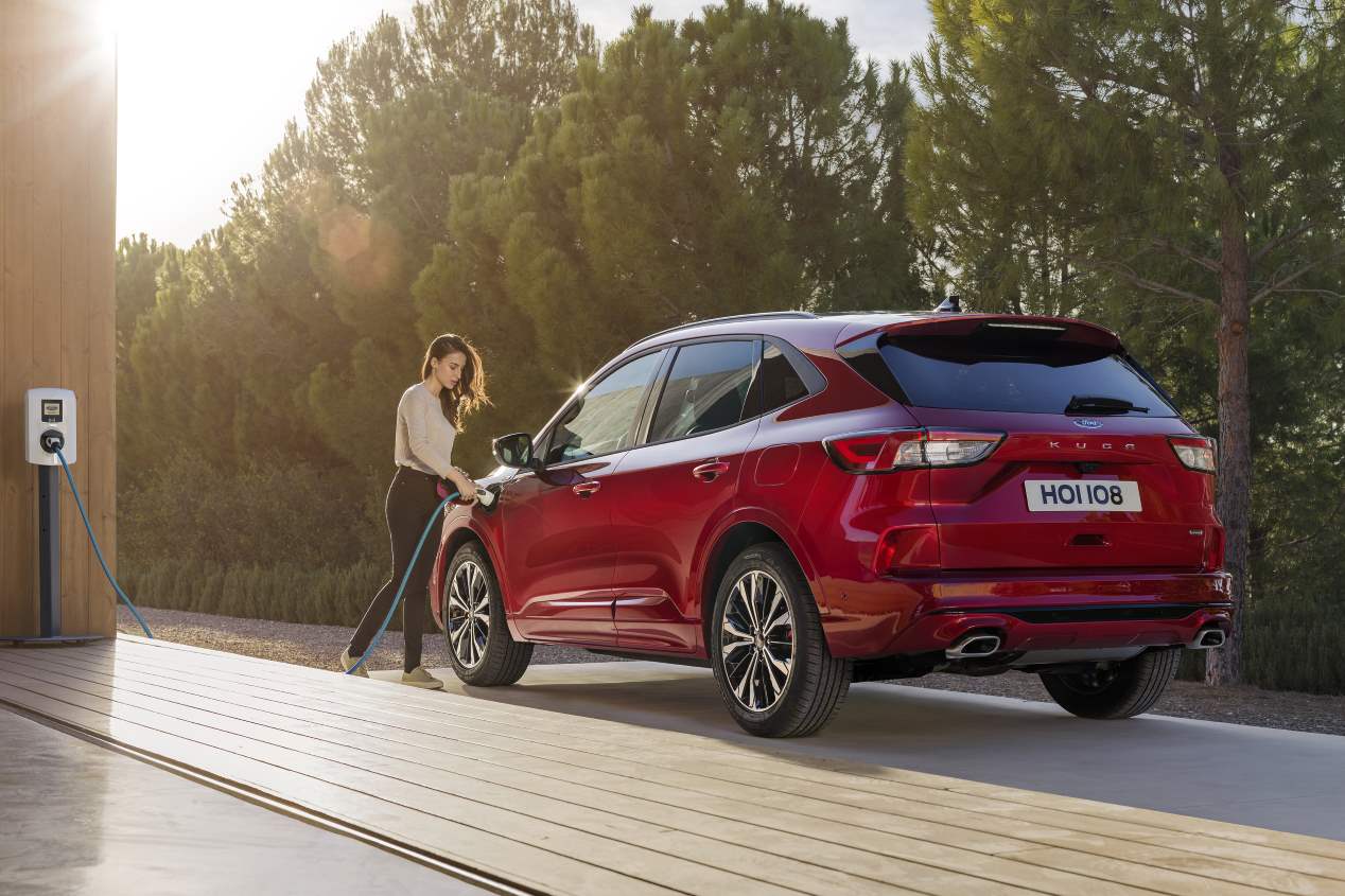 Ford Kuga 2019: datos y fotos oficiales del SUV, ahora también híbrido enchufable