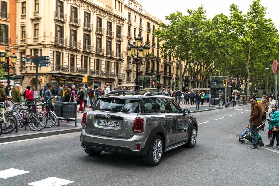 MINI Countryman Híbrido Enchufable: sin límites en la ciudad (VÍDEO)