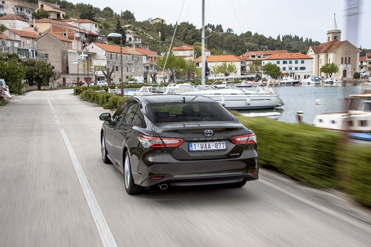 Toyota Camry Hybrid 2019: así es la nueva berlina híbrida que llega a Europa