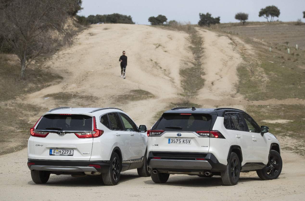 Prueba Honda CR-V Hybrid 4x2 vs Toyota RAV4 Hybrid 4x2: distinta táctica