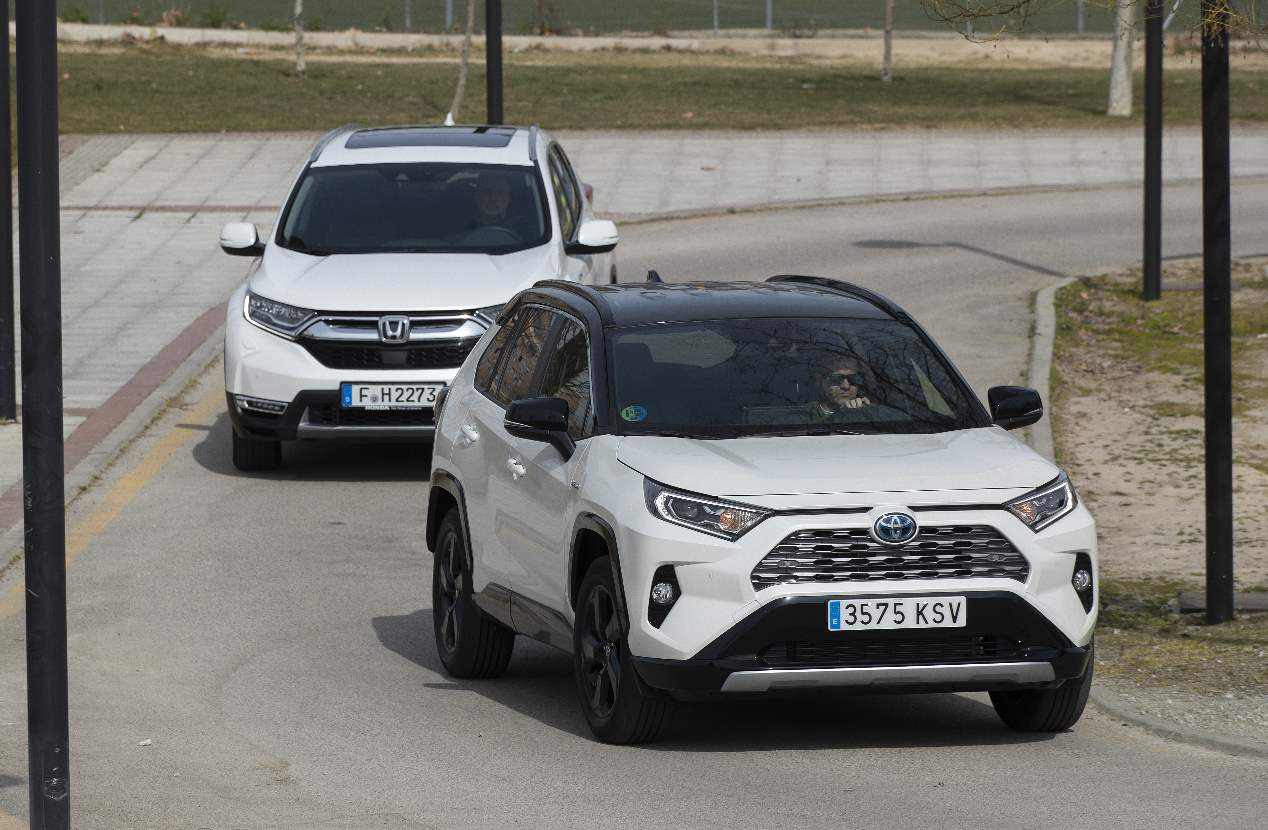 Prueba Honda CR-V Hybrid 4x2 vs Toyota RAV4 Hybrid 4x2: distinta táctica