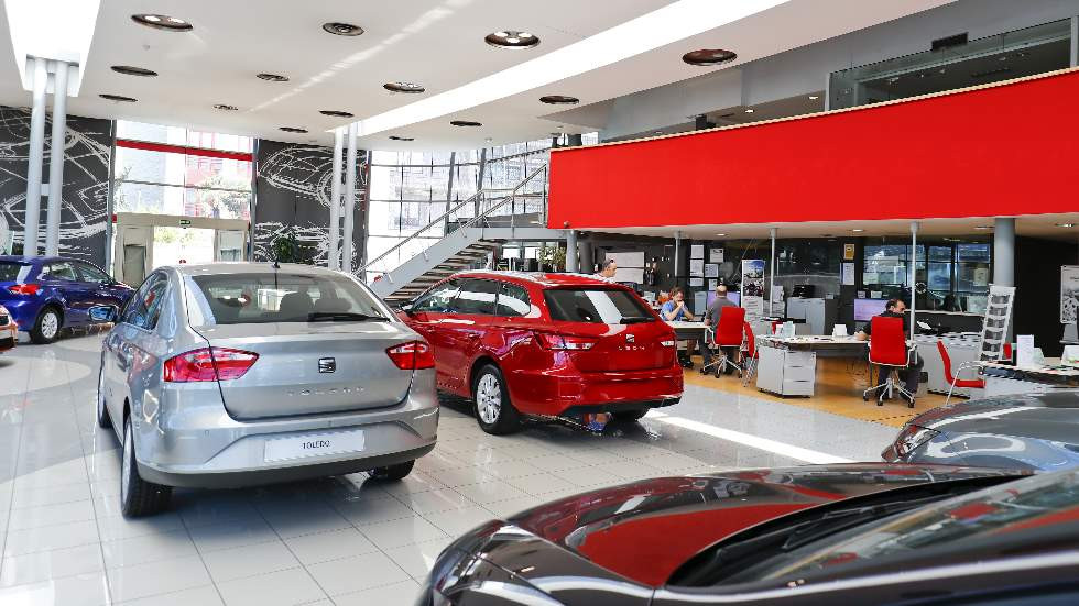 ¿Quién frena la caída en la venta de coches de particulares? Los clientes no saben qué hacer…