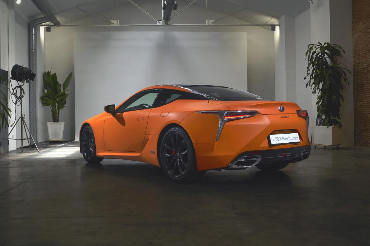 Lexus UX 250h “Engawa