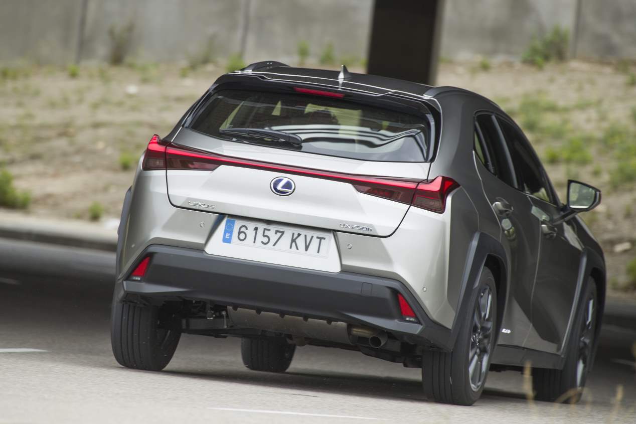 Lexus UX 250h 4x2: superprueba con mediciones al nuevo SUV híbrido