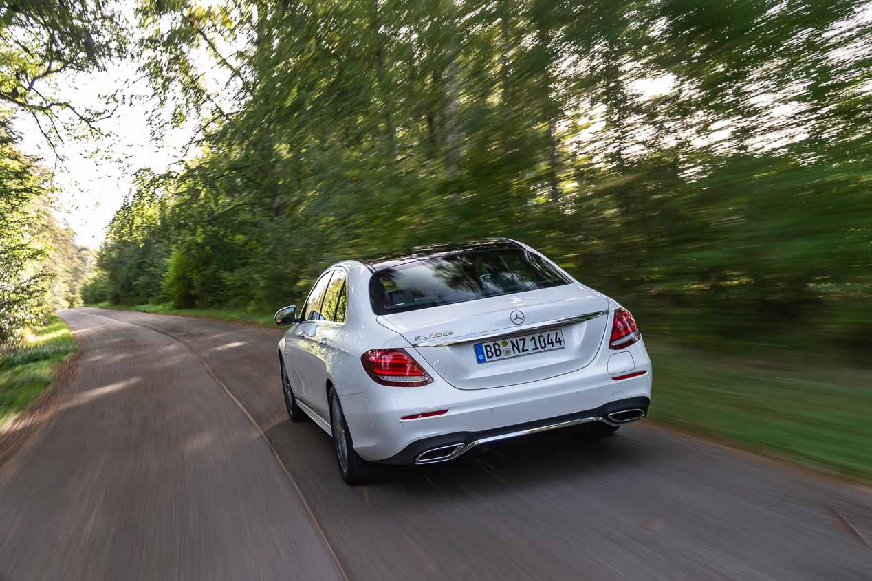 Mercedes E 300 de: probamos la nueva versión híbrida enchufable de la berlina alemana 