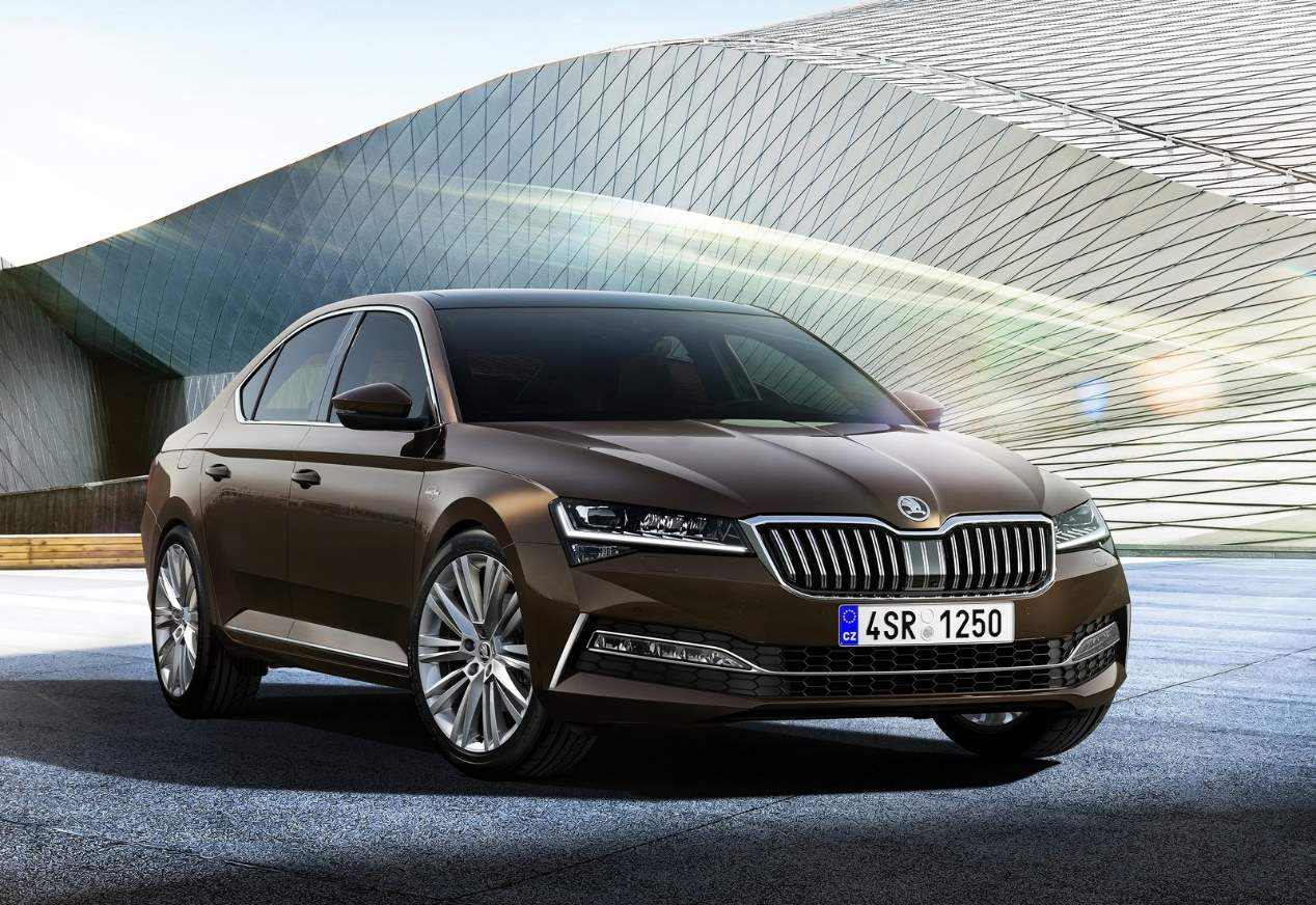 Ford Mondeo vs Skoda Superb: el gran duelo de nuevas berlinas en 2019
