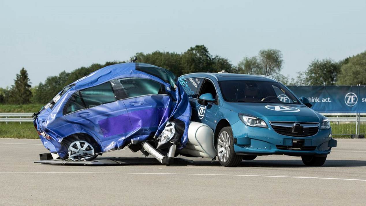 Así es el primer airbag gigante externo que pronto podría llevar tu coche