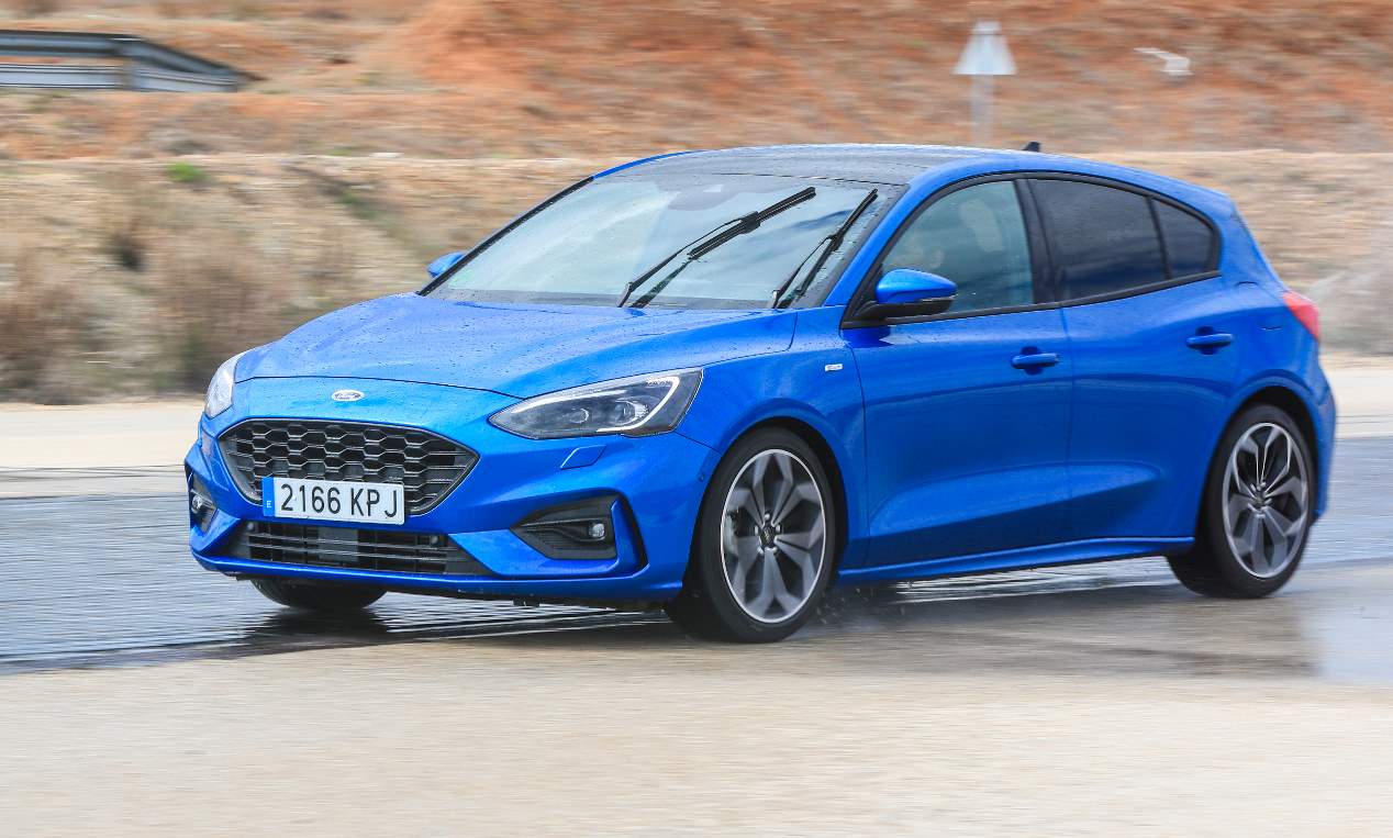 Ford Focus Ecoboost 125 vs Seat León TSI 130: qué compacto de gasolina es mejor