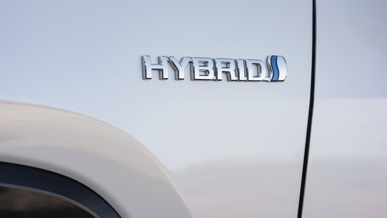 ¿Qué mantenimiento tiene un coche híbrido?