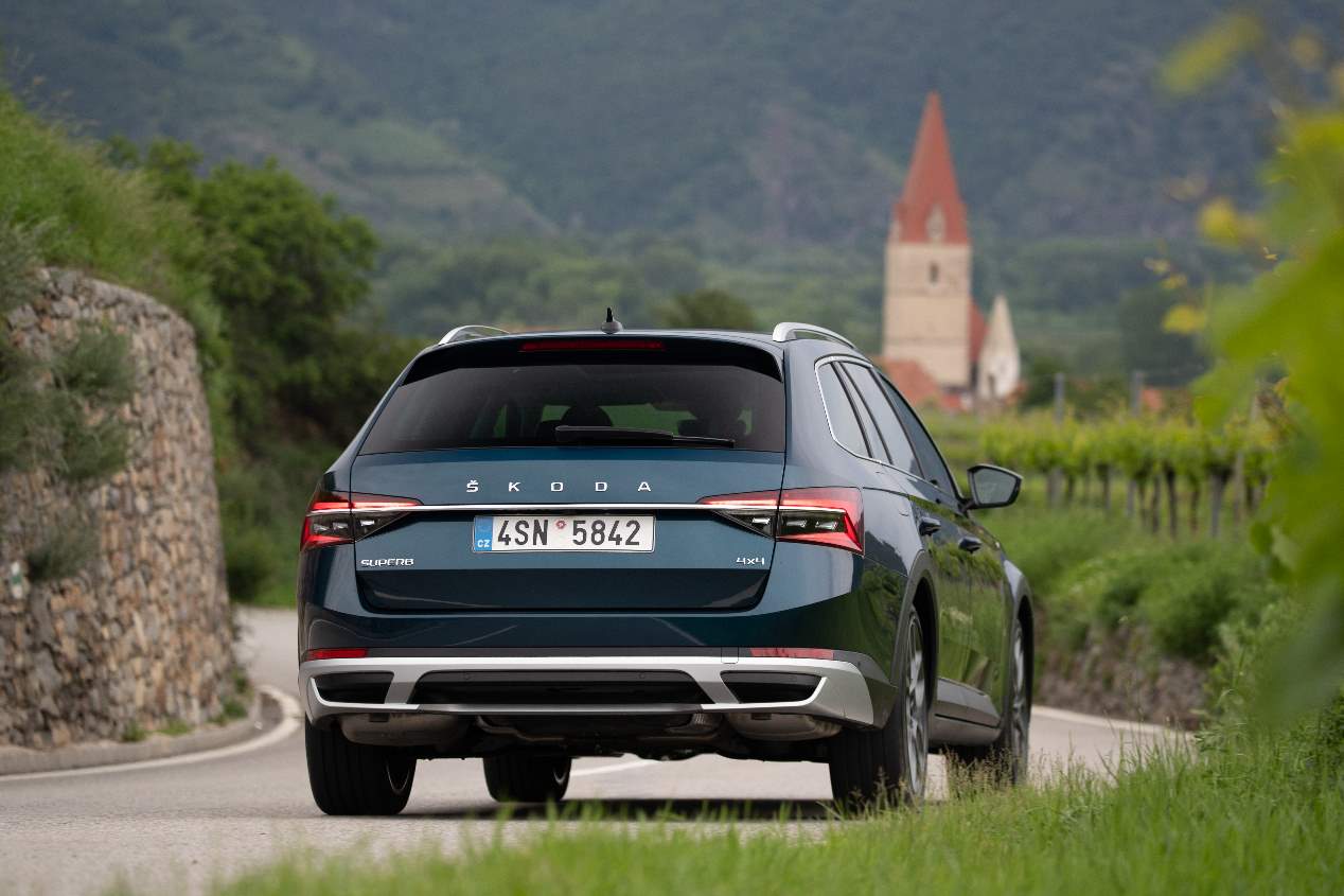 Skoda Superb 2019: prueba y precios de una berlina más tecnológica