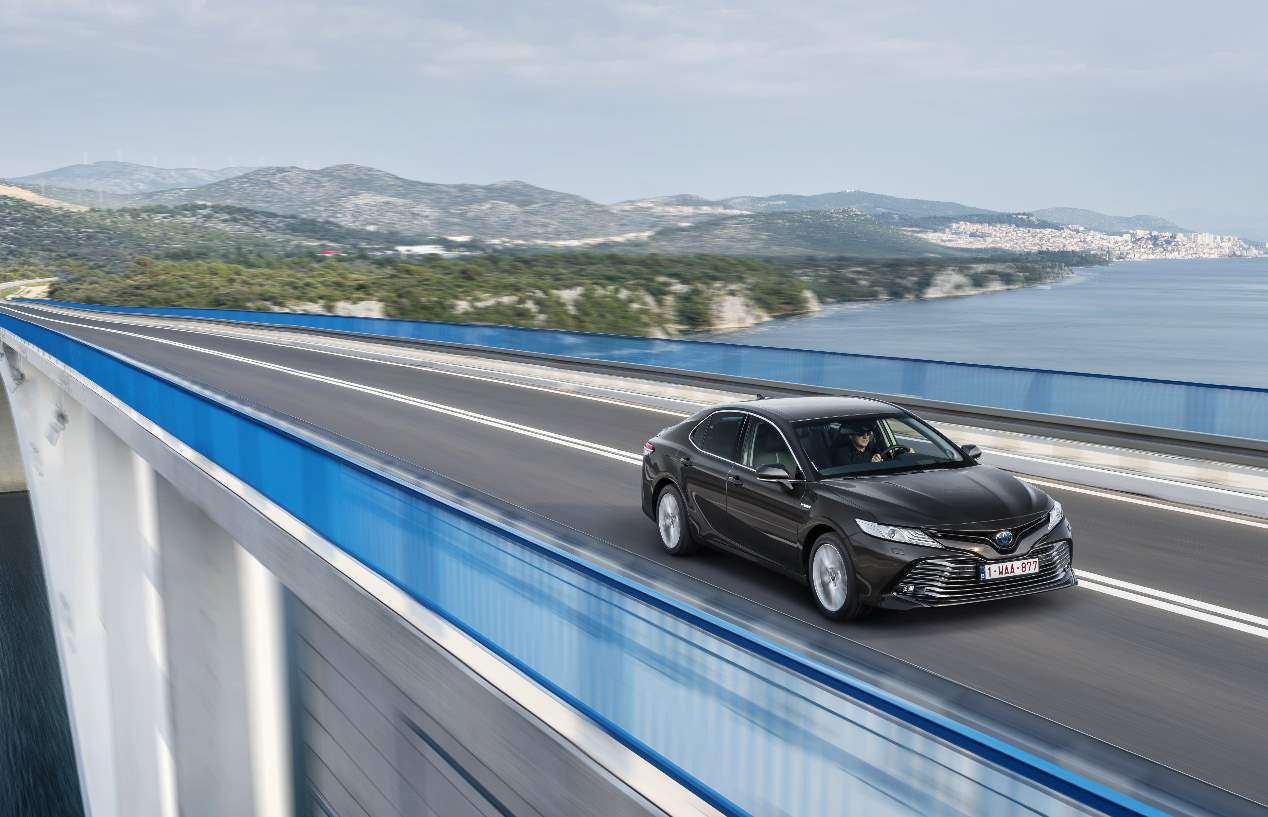 Toyota Camry vs VW Passat 2019, ¿cuál es mejor: el nuevo gran duelo de berlinas