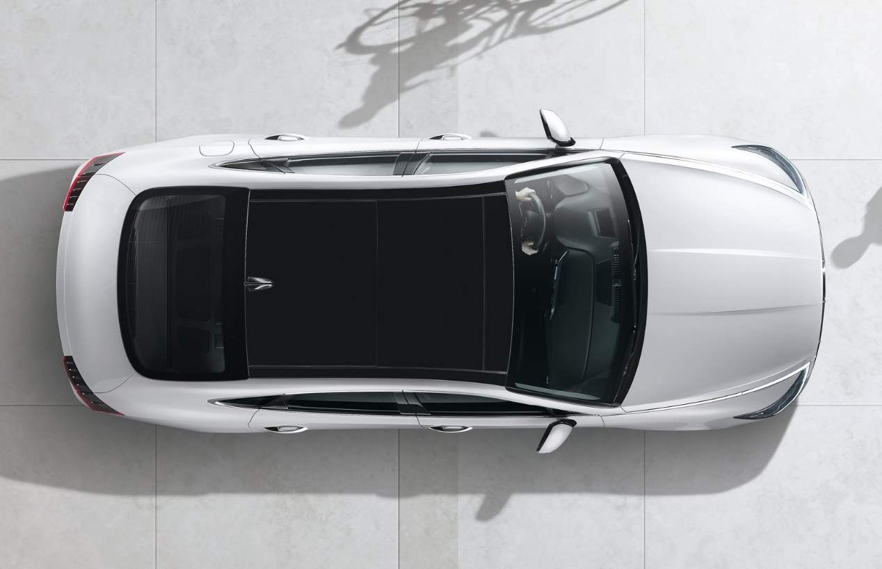 El Hyundai Sonata Hybrid 2020, con techo solar que carga la batería