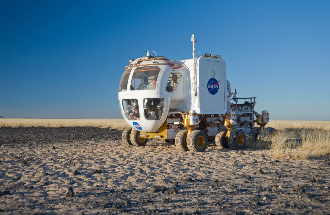 Así eran y serán los coches para ir a la Luna y a otros lugares del espacio…