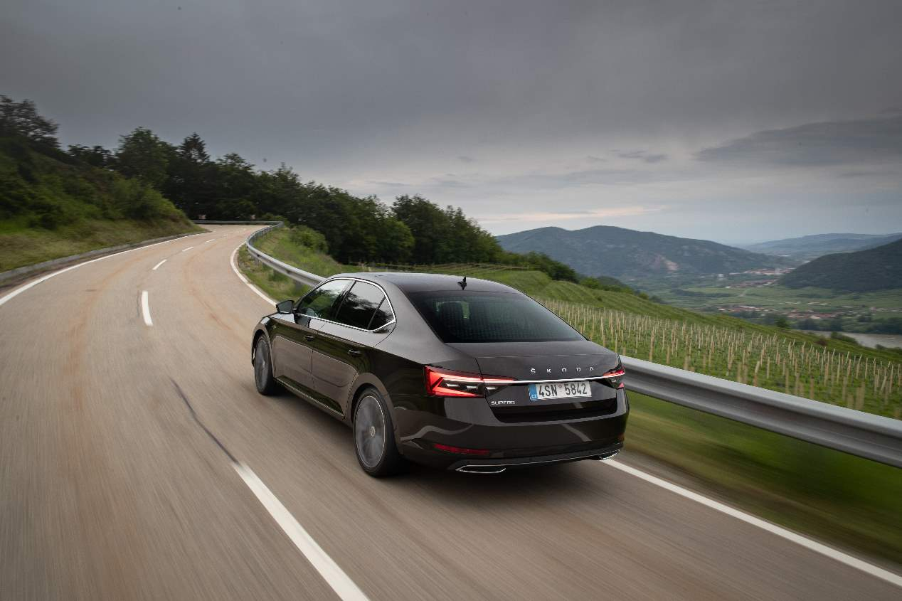 ¿Qué berlina es mejor: Opel Insignia 2020 o Skoda Superb 2019?